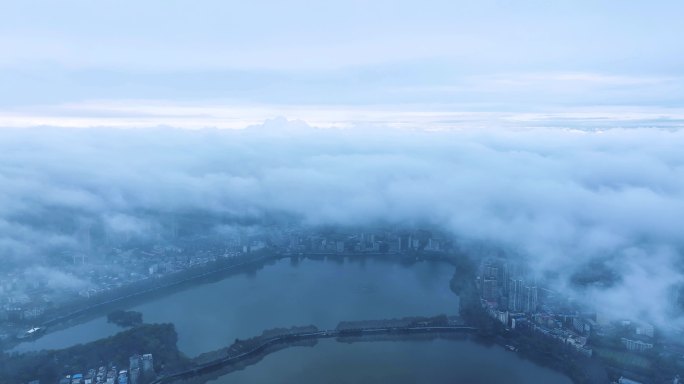 航拍云雾下的九江城景