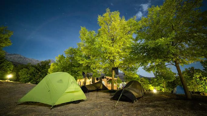 时差：晚上的露营地