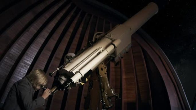 望远镜观察研学宇宙