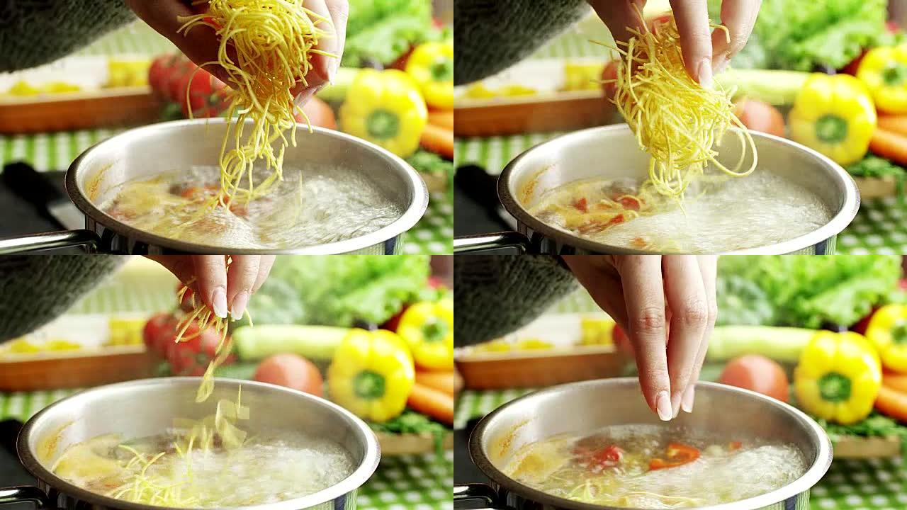 在汤中加入面条调味新鲜蔬菜煮汤