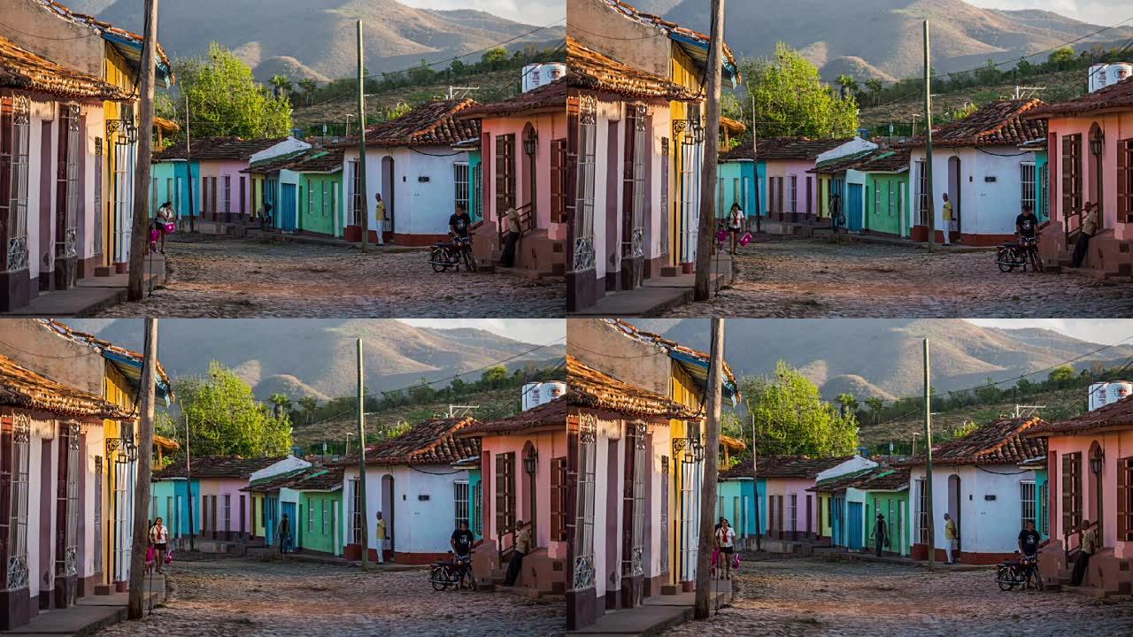 古巴: 旅行: 特立尼达的彩色房屋