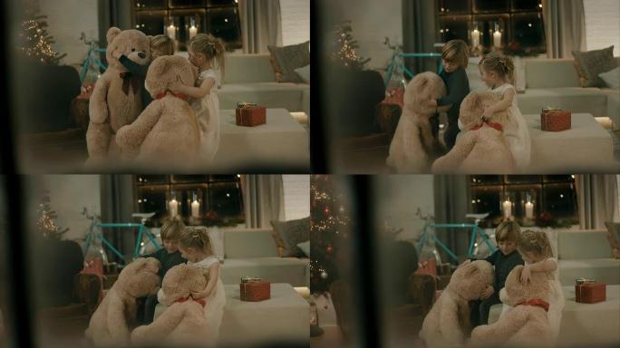 圣诞节前夕带着泰迪熊的孩子