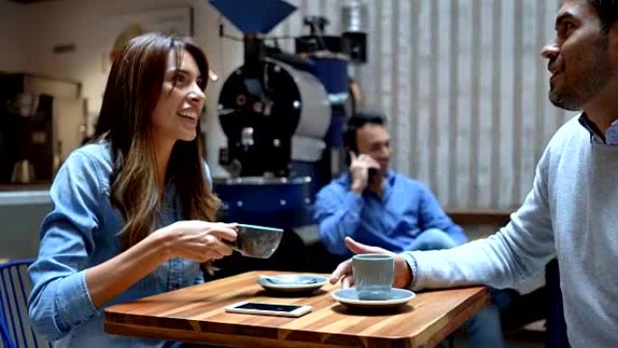 情侣约会的快进过渡，单身人士喜欢喝咖啡聊天，看着他们的智能手机非常开心