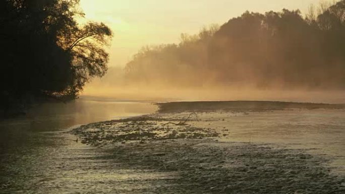 WS日出时拍摄的穆尔河