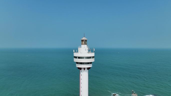 航拍海南木兰湾海岸边灯塔 瞭望台