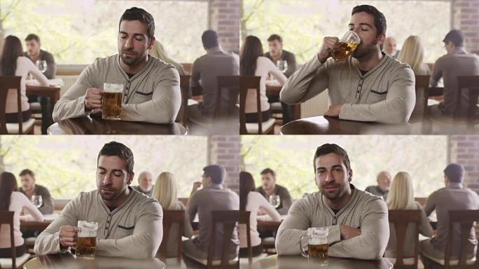 男人喝啤酒年轻人喝啤酒