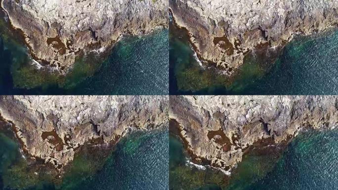 海浪撞击岩石的北鸟瞰图