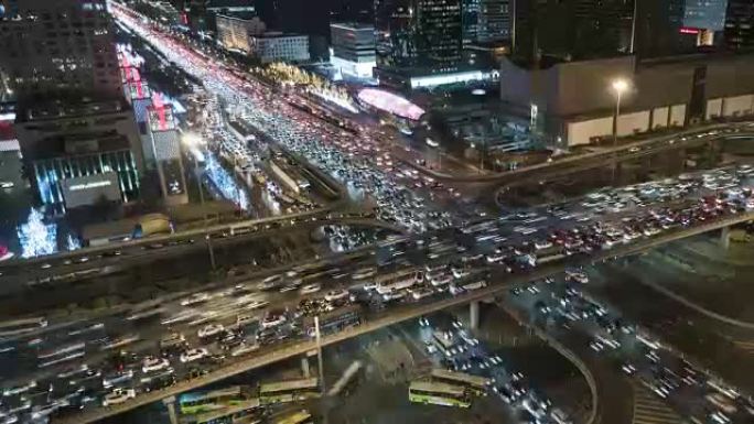 繁忙路口和交通堵塞延时的T/L哈图女士鸟瞰图/中国北京