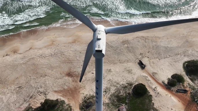 航拍海南海边风力发电