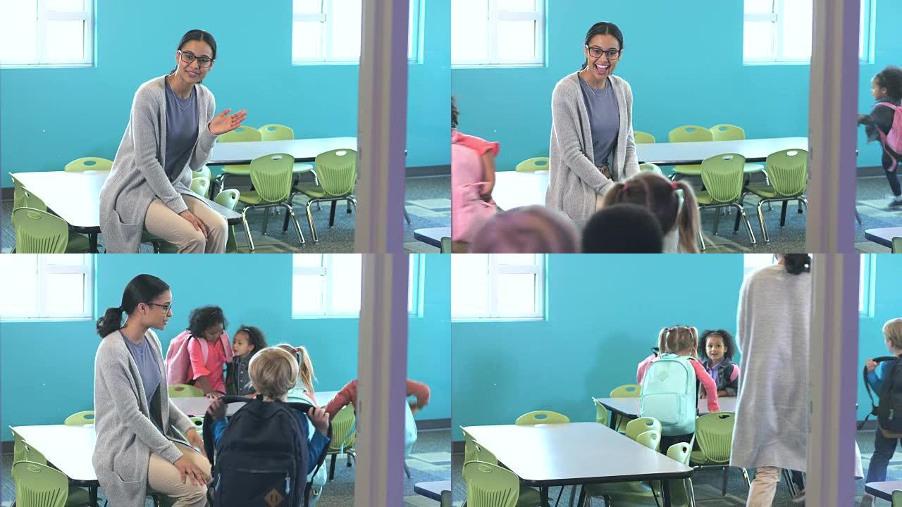 老师迎接学龄前儿童进入教室