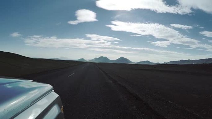 从车窗看冰岛。火山景观