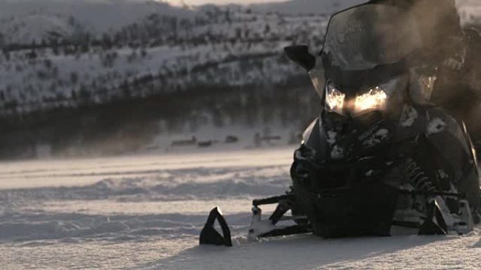 洛杉矶骑雪地摩托雪地运动文艺体娱山地森林