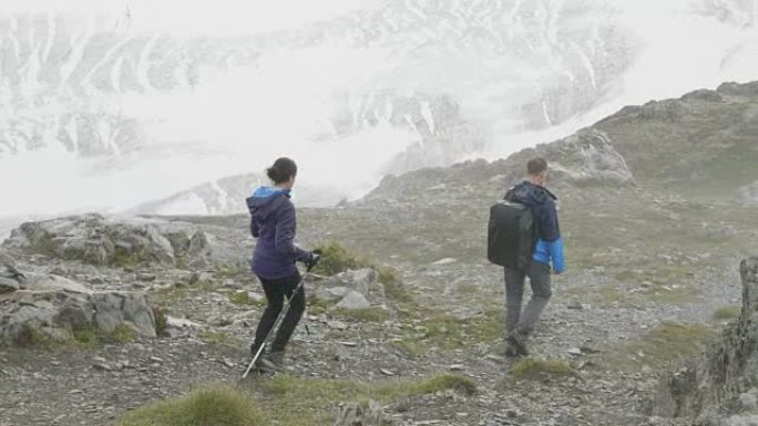 阿拉斯加的徒步旅行者