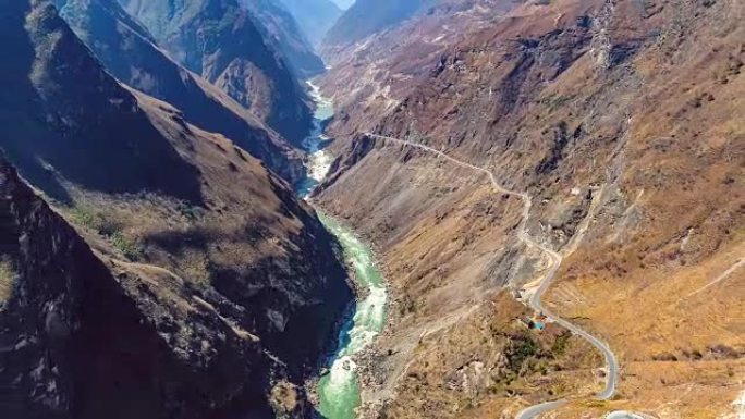 虎跳峡鸟瞰图大峡谷