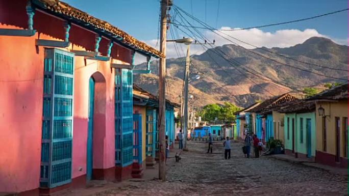 古巴: 旅行: 古巴特立尼达的彩色房屋
