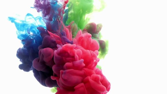 水中墨水。彩色墨水在水中反应，形成抽象的云层。可以作为过渡，添加到现代项目，gunge项目，艺术背景
