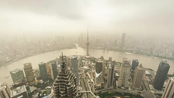 带现代摩天大楼的高角度日落视图/中国上海