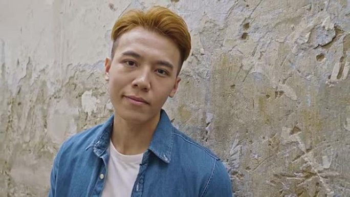 年轻自信的中国男子的实时视频