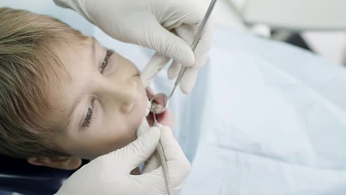 牙医的男孩牙科医生牙医院拔牙