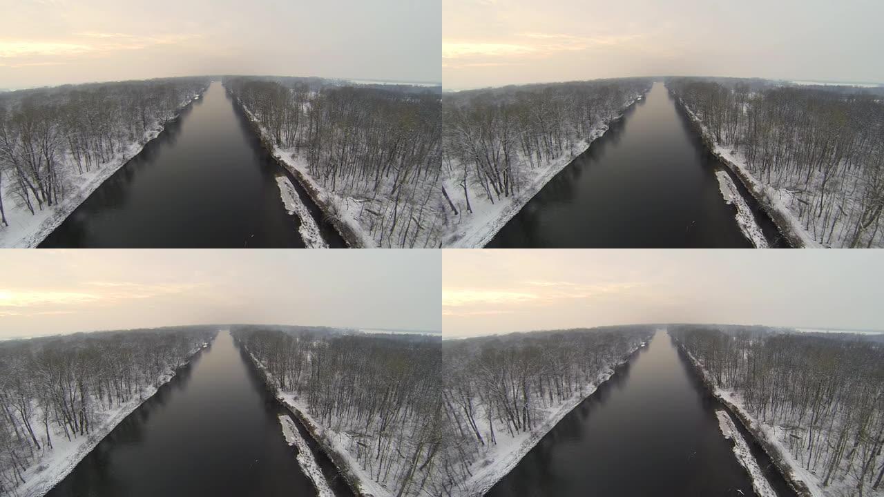 高清合力: 冬季河流的空中拍摄