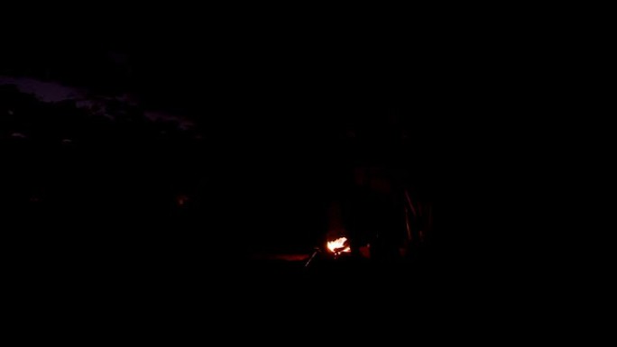 辛巴村的DS篝火夜晚晚上原始生活人文文化