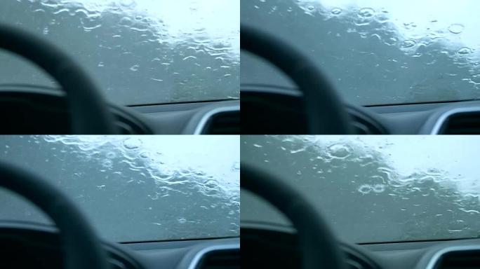 带有雨滴的汽车挡风玻璃