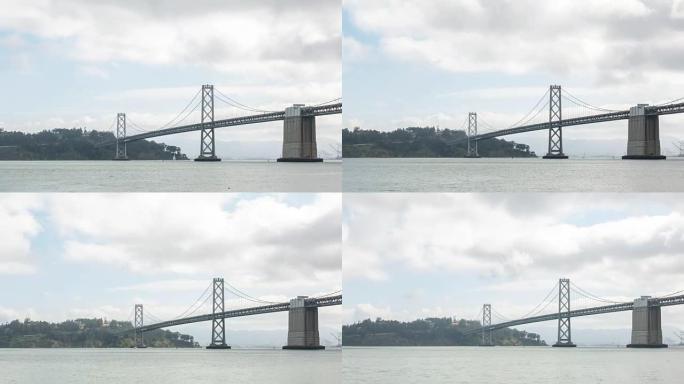 美国加利福尼亚州恩巴卡德罗市中心的延时旧金山湾大桥