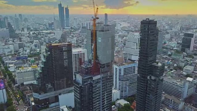 泰国曼谷市Silom/Sathon中央商务区建筑工地的鸟瞰图