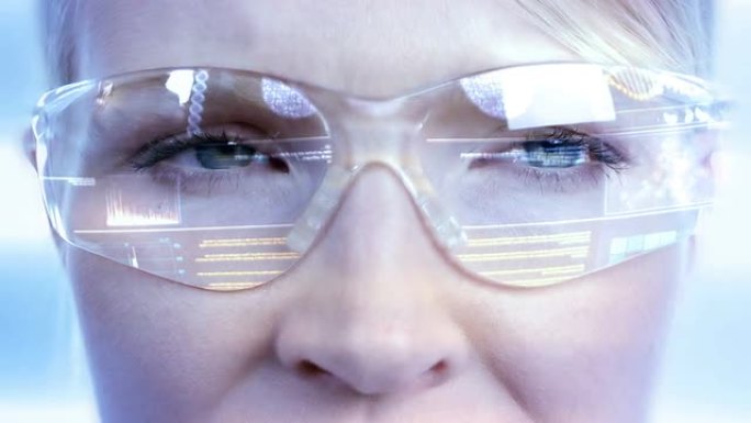 戴着高科技眼镜的年轻女科学家