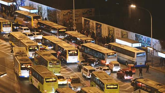 公共交通巴士交通拥堵鸟瞰图/中国北京