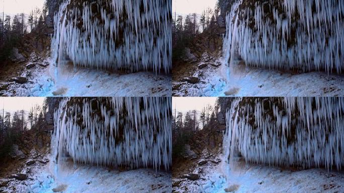 朱利安阿尔卑斯山的冬季瀑布