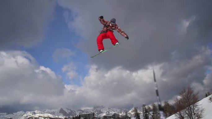 滑雪运动员表演技巧