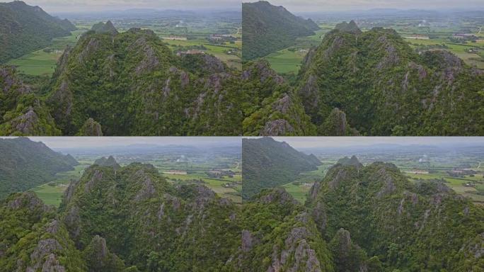 乌泰萨尼兰萨克Tham Hup Pa Tat洞穴或惊人的棕榈树谷的鸟瞰图