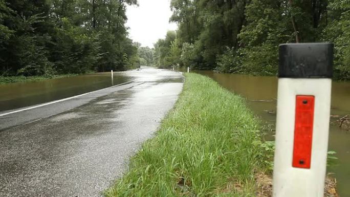 WS DS被洪水淹没的乡村公路