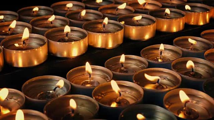 许多蜡烛吹灭了火种火苗祈祷祈福