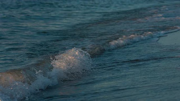 海浪涨潮退潮河流大海