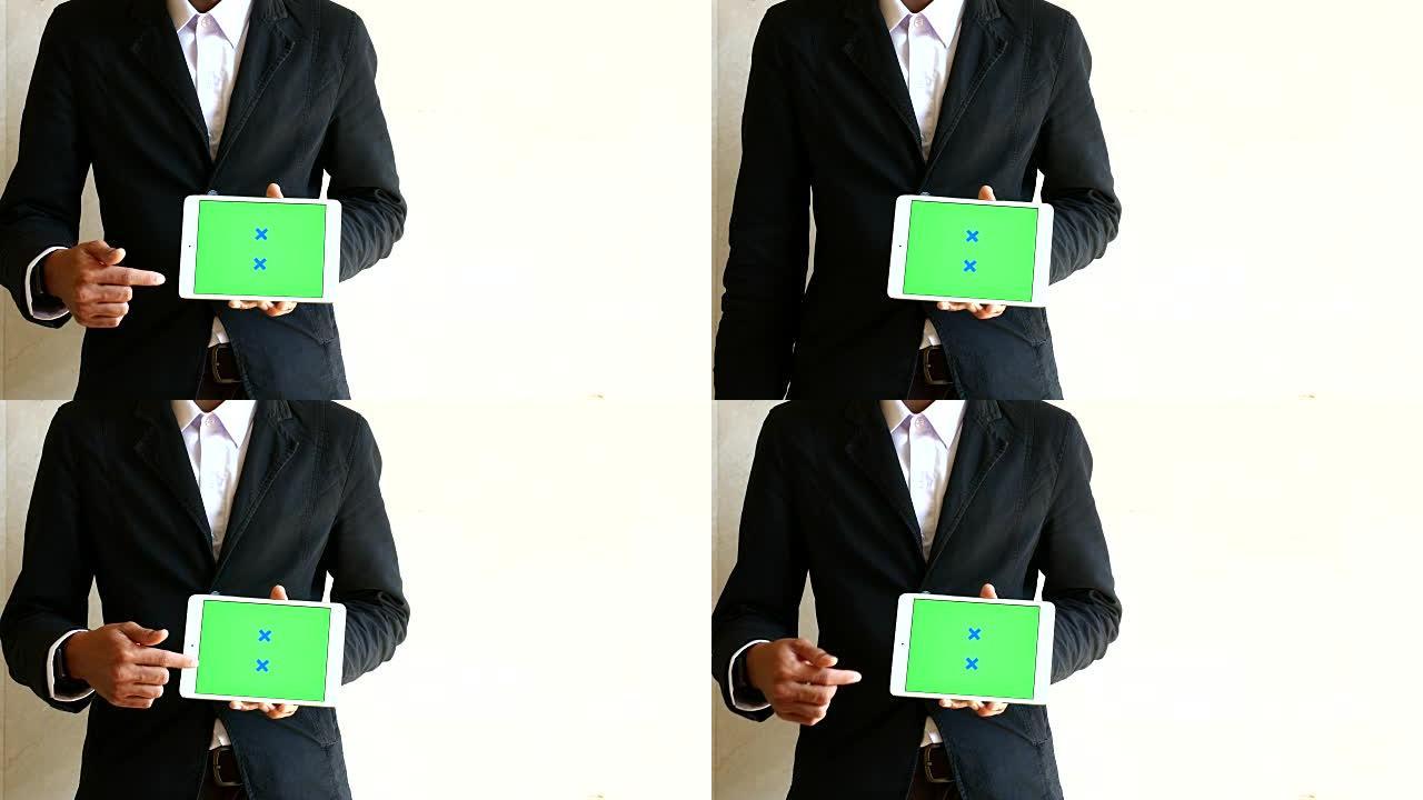 商人展示色度键平板电脑，用于在白色背景、绿色屏幕、4K(UHD) 上展示