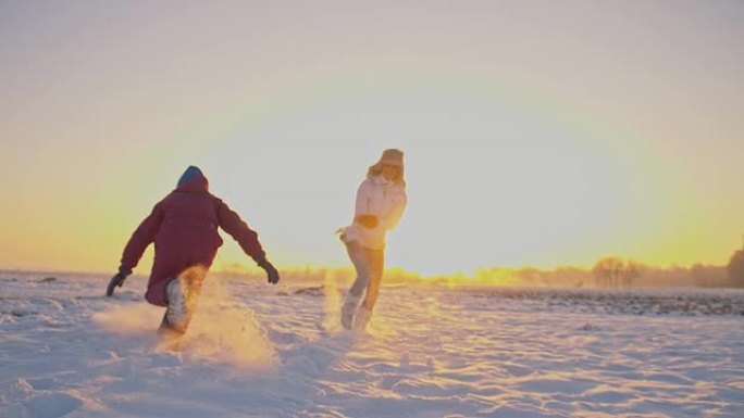 SLO MO玩雪玩雪小孩雪地