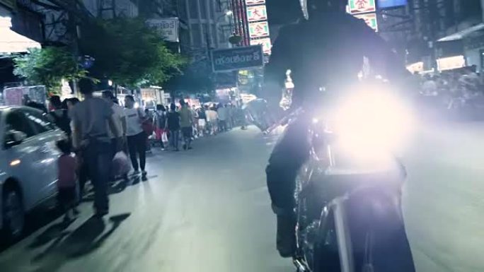 骑摩托车的人晚上街头骑摩托车骑机车