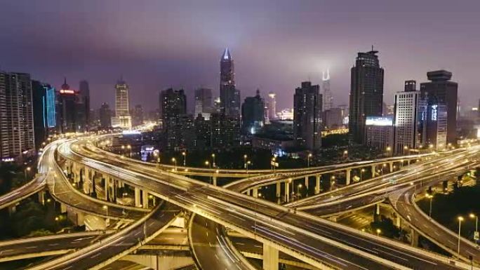 T/L WS HA PAN高峰时段夜间/中国上海多条高速公路和天桥上的交通
