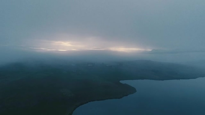 神秘的湖。鸟瞰图鸟瞰图