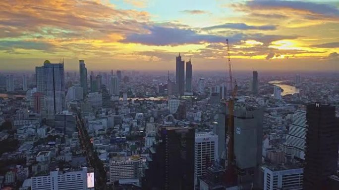 泰国曼谷市Silom/Sathon中央商务区建筑工地的鸟瞰图