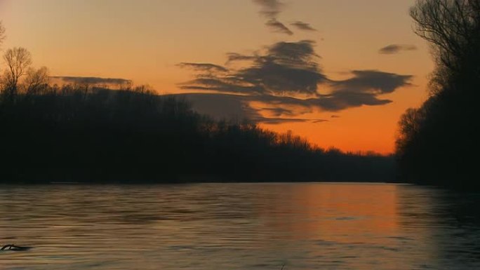 高清时间片段：河上日落