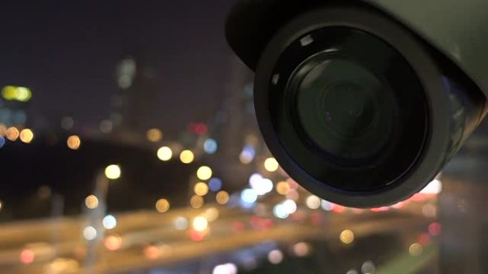 城市夜晚的安全闭路电视摄像机监控视图