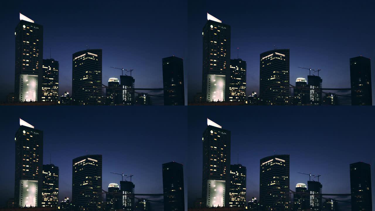 夜晚的城市摩天大楼