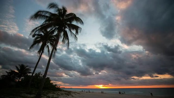 古巴巴拉德罗热带海滩日落的延时