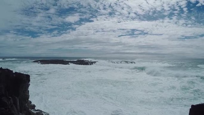 冰岛海岸线。黑色，岩石海滩