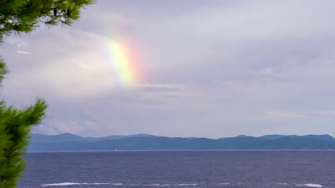 海上的亚得里亚海彩虹