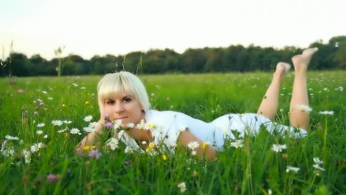 HD DOLLY:可爱的女人节在草地上做梦