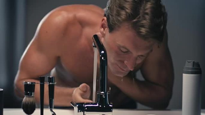 男人洗脸广告宣传产品特写